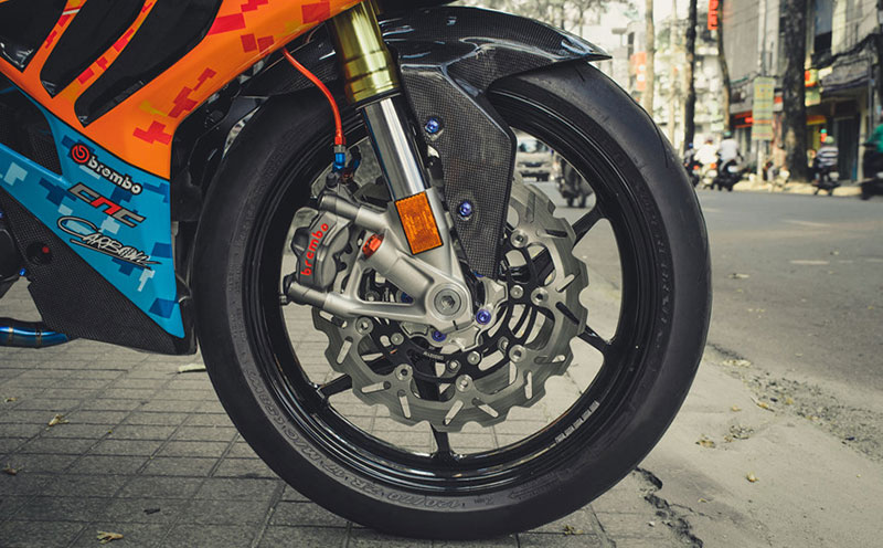 Yamaha Exciter độ hàng trăm triệu đồng theo phong cách BMW S1000RR